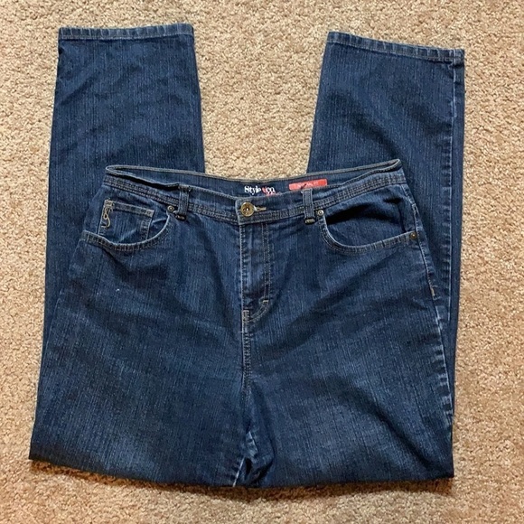 Women’s Style & Co Size 12 jeans natural fit - Picture 4 of 8